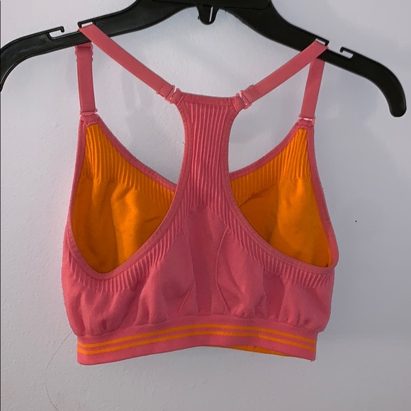 Adjustable strapped racer back sports bra - Picture 2 of 2